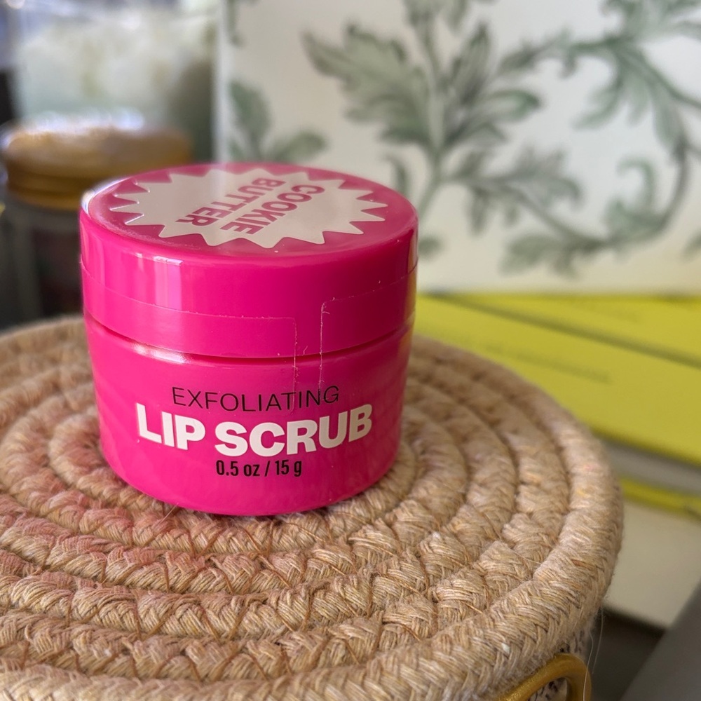 Exfoliating Lip Scrub - Hot Pink